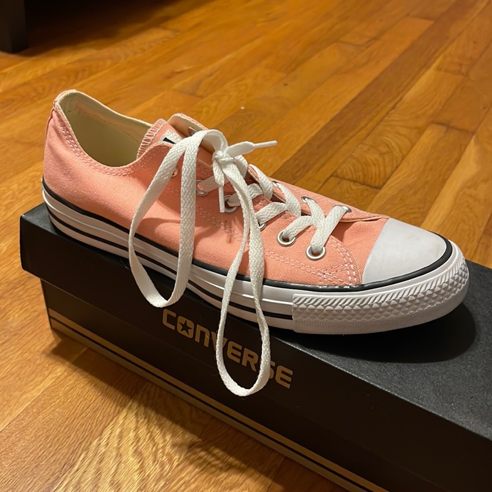 NWT pink Chuck Taylors Converse All Stars size 7